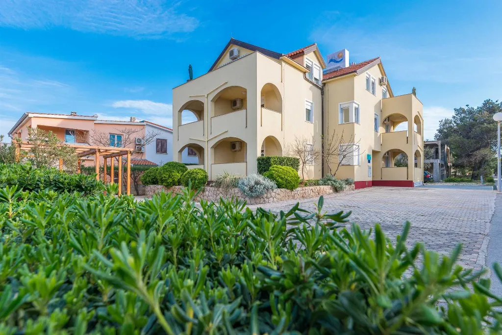 Apartment in Vir with Sea View Balcony