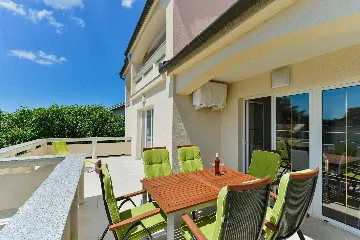 Modern Apartment in Vir for Up to 6 Guests