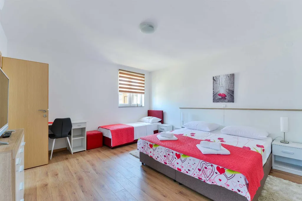 Modern Apartment in Vir for Up to 6 Guests