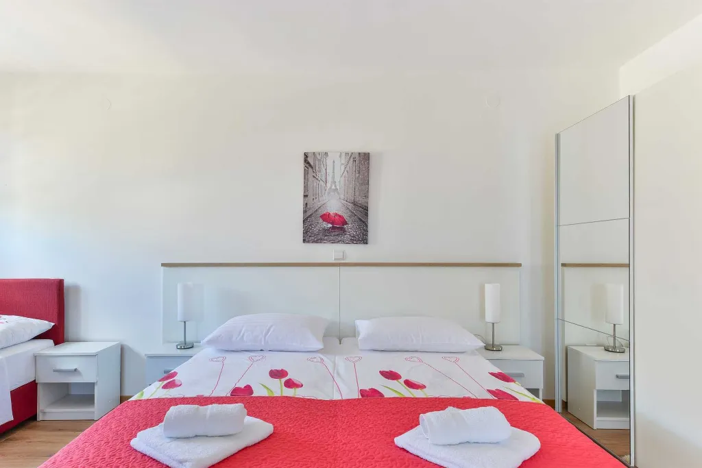 Modern Apartment in Vir for Up to 6 Guests
