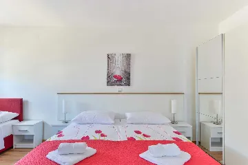 Modern Apartment in Vir for Up to 6 Guests