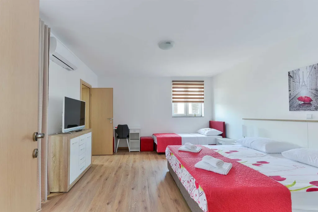 Modern Apartment in Vir for Up to 6 Guests