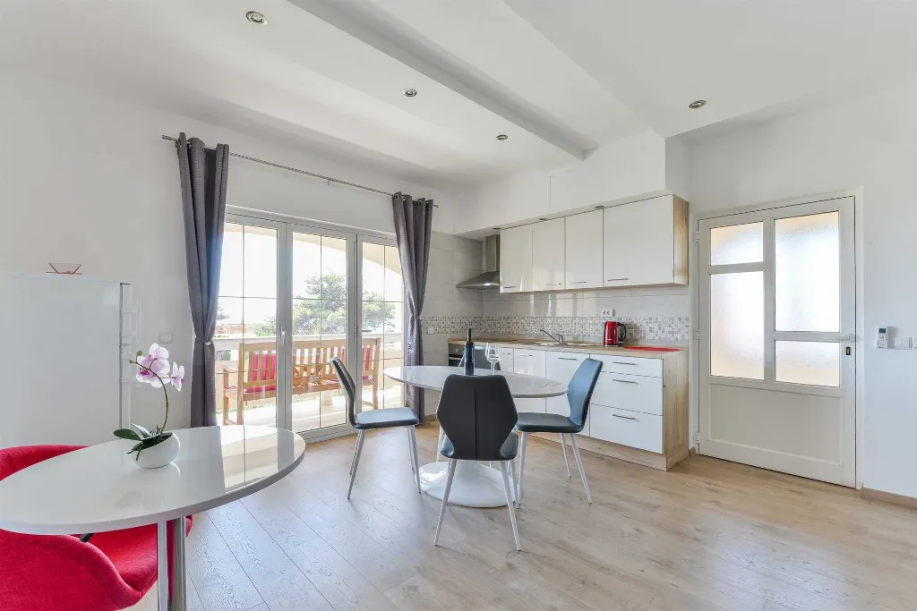 Studio in Vir with Sea View for 2–4 Guests