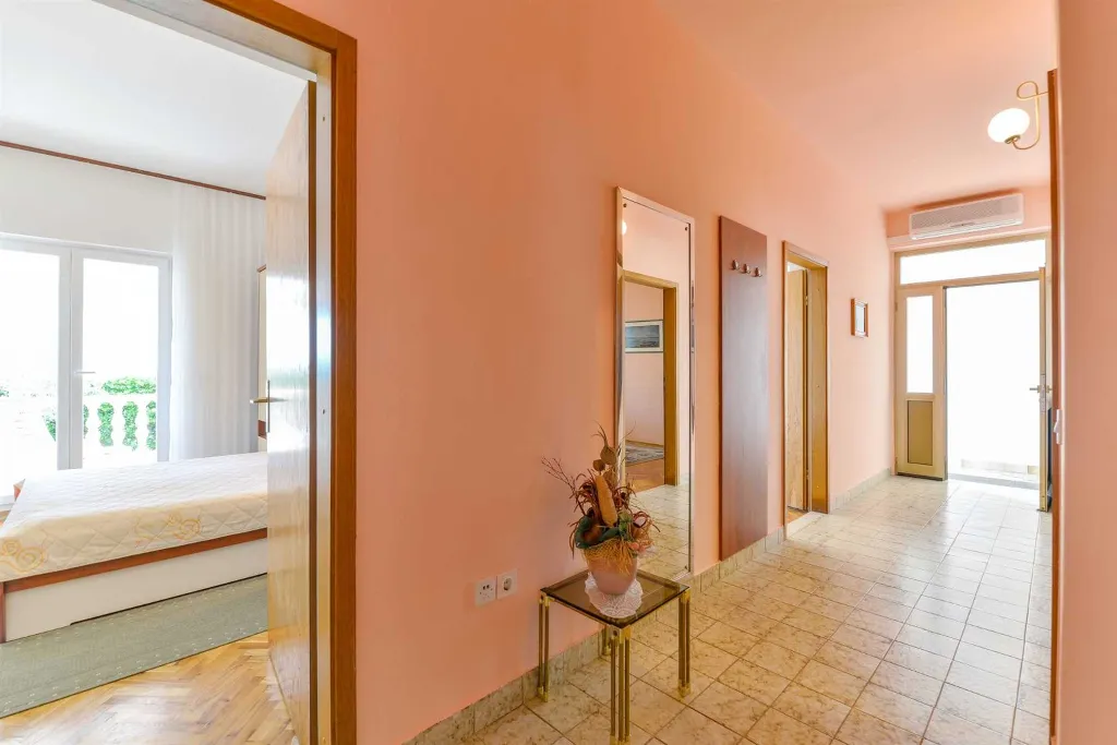 Apartment in Vir, 20 m from the beach
