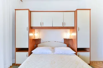 Apartment in Vir, 20 m from the beach