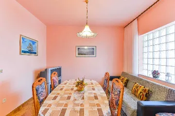 Apartment in Vir, 20 m from the beach
