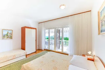 Apartment in Vir, 20 m from the beach