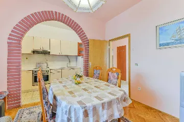 Apartment in Vir, 20 m from the beach
