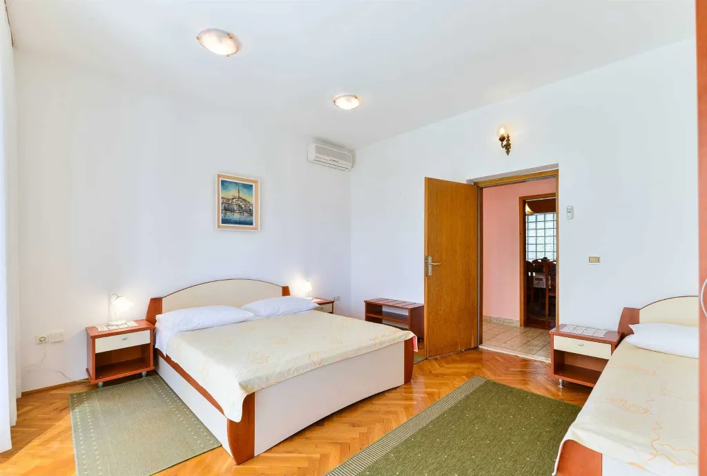 Apartment in Vir, 20 m from the beach