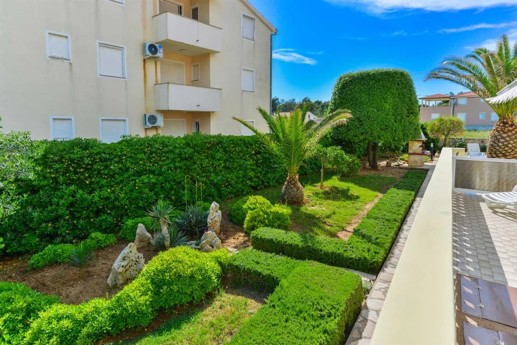 Vir Beach Apartment for 3 Guests with Sea View