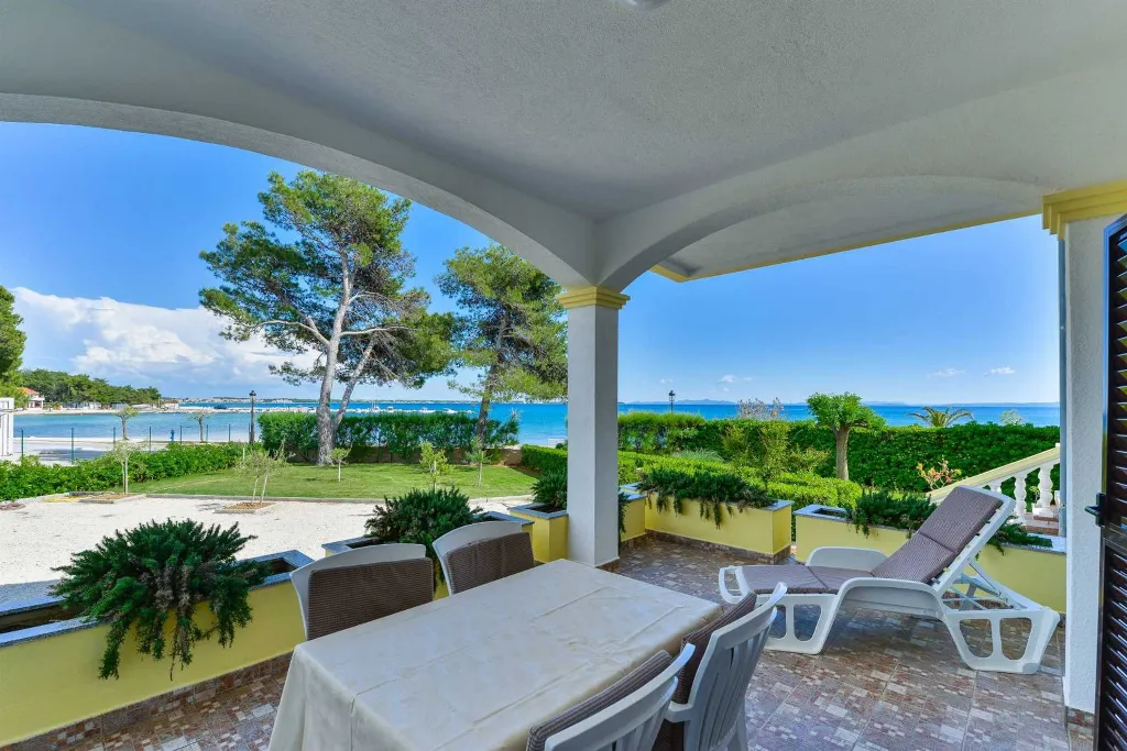 Vir Beach Apartment for 3 Guests with Sea View