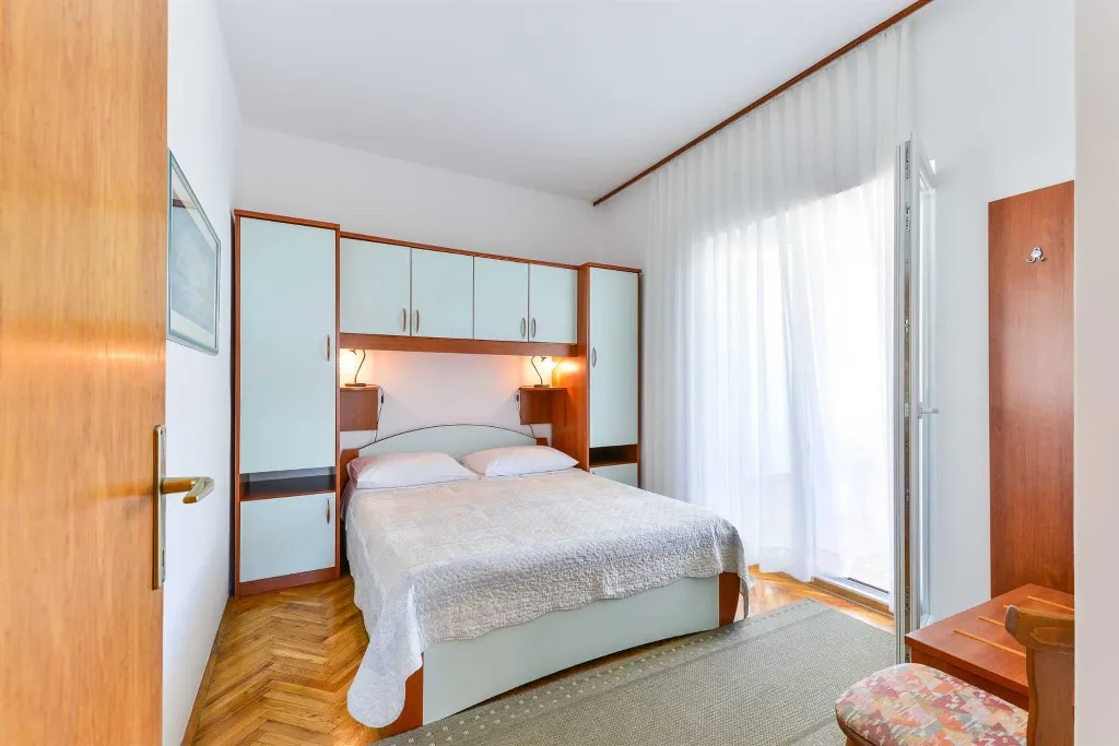 Vir Beach Apartment for 3 Guests with Sea View