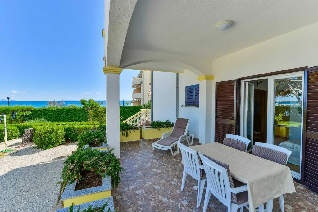 Vir Beach Apartment for 3 Guests with Sea View
