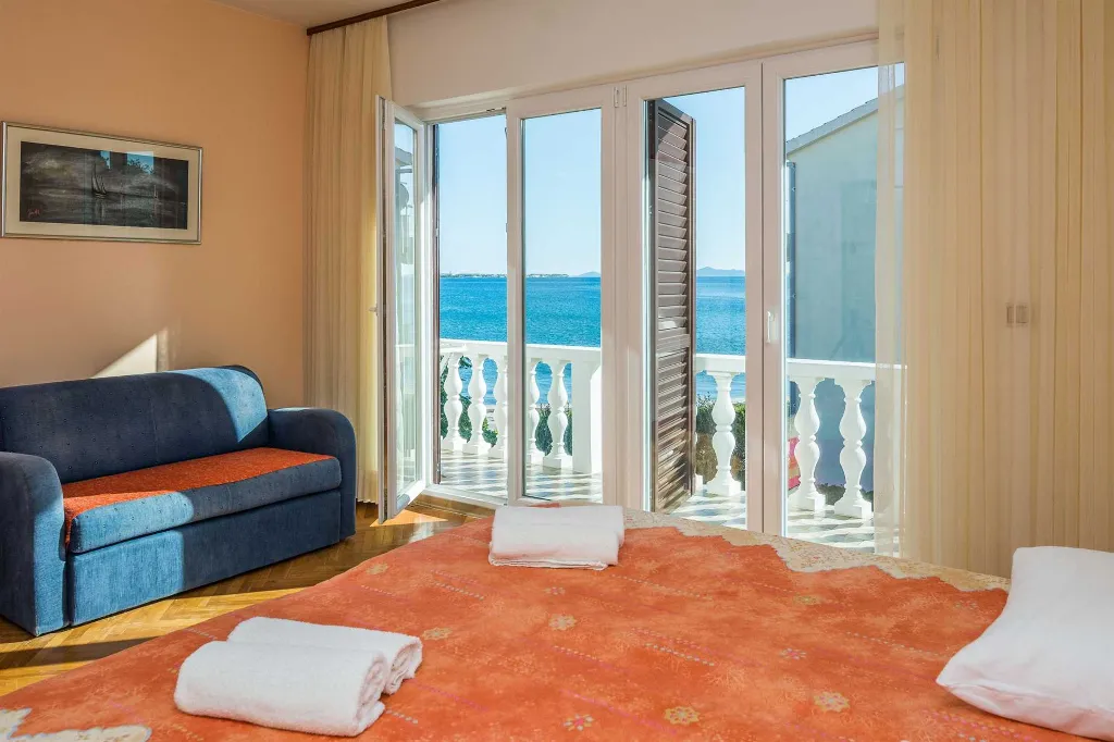 Beachfront Apartment with Sea-View Balcony in Vir