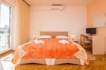 Beachfront Apartment with Sea-View Balcony in Vir