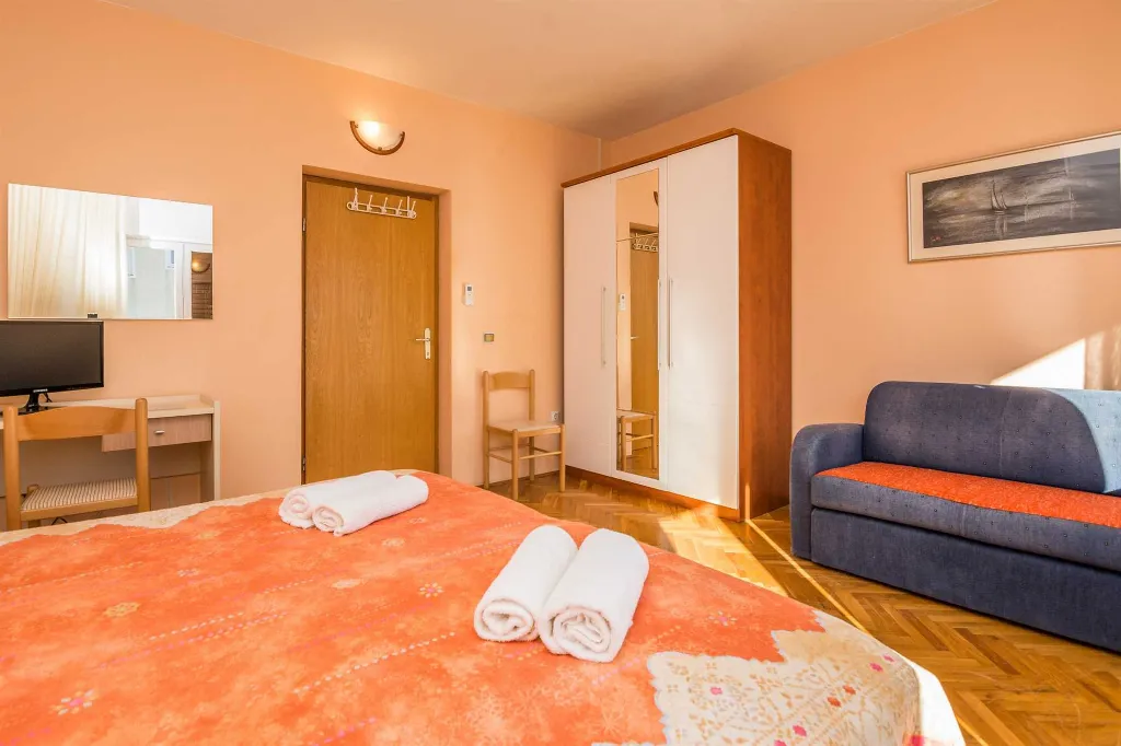 Beachfront Apartment with Sea-View Balcony in Vir