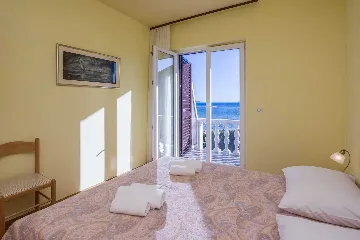 Beachfront Apartment with Sea-View Balcony in Vir