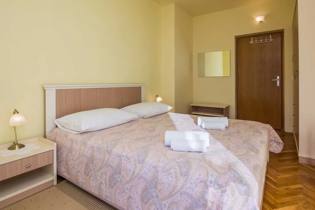 Beachfront Apartment with Sea-View Balcony in Vir