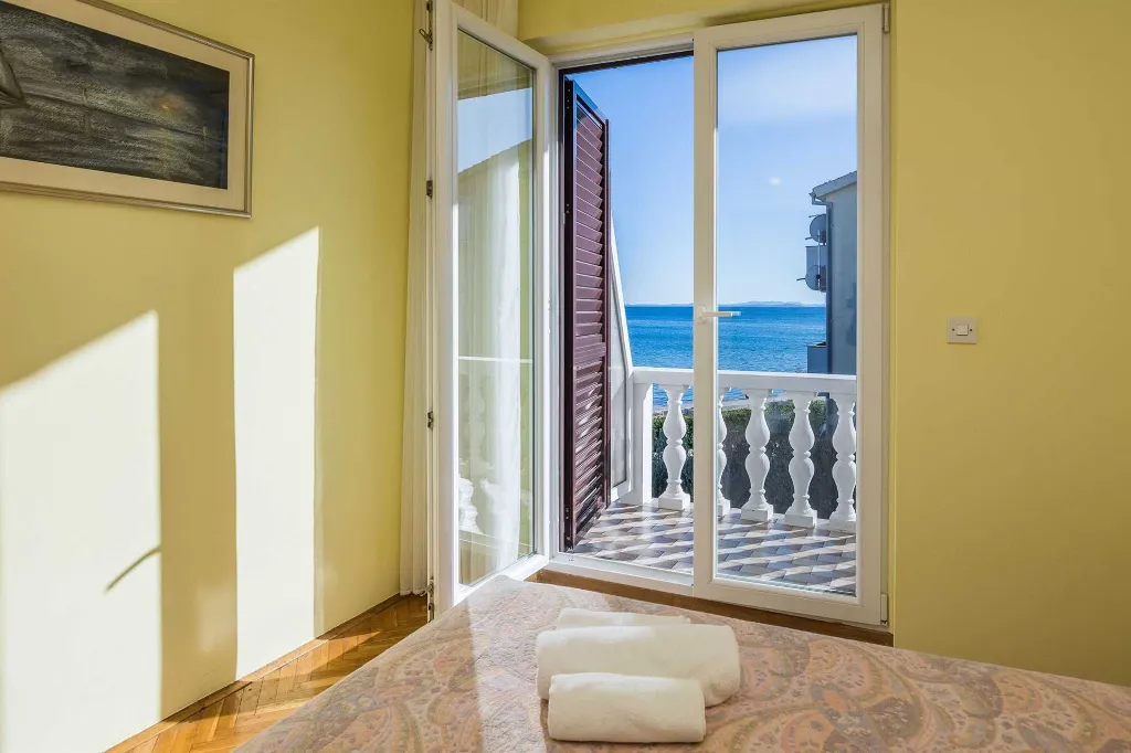 Beachfront Apartment with Sea-View Balcony in Vir