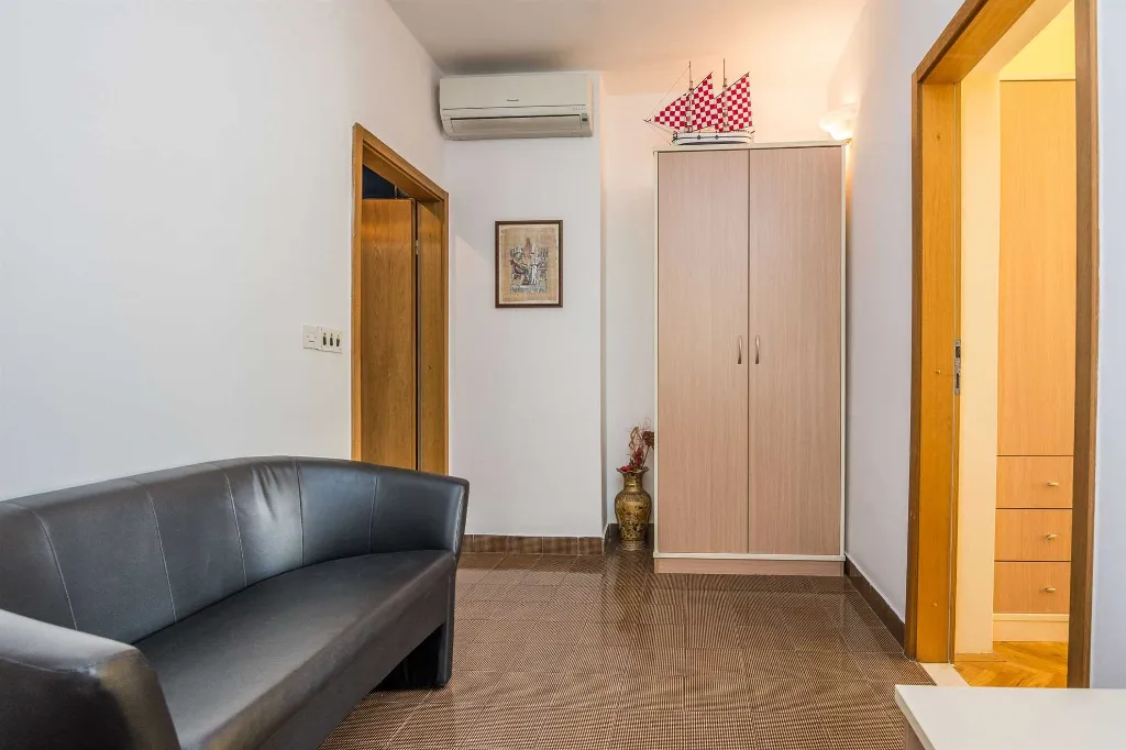 Beachfront Apartment with Sea-View Balcony in Vir