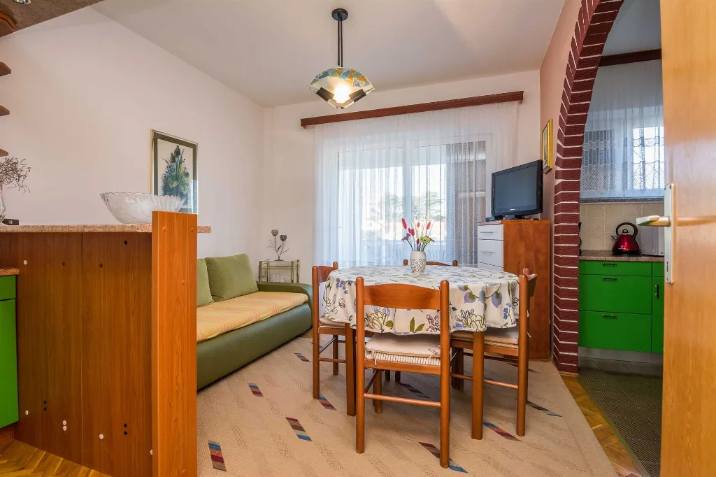 Beachfront Apartment with Sea-View Balcony in Vir