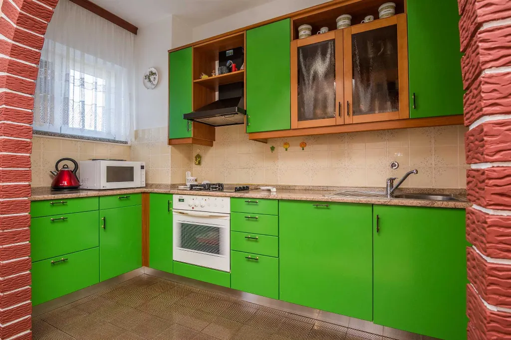 Beachfront Apartment with Sea-View Balcony in Vir