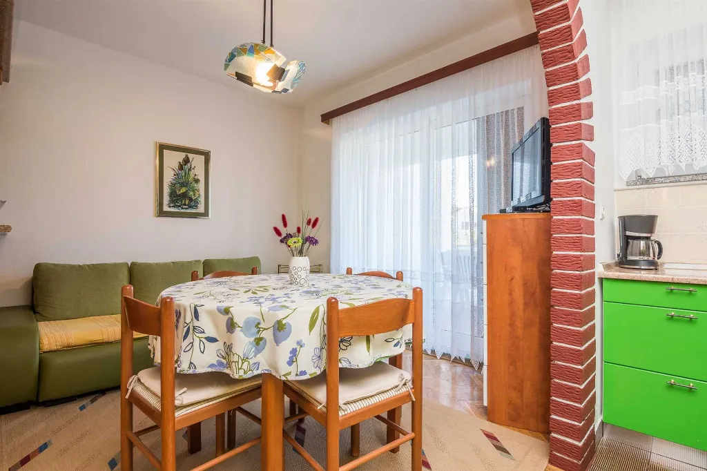 Beachfront Apartment with Sea-View Balcony in Vir