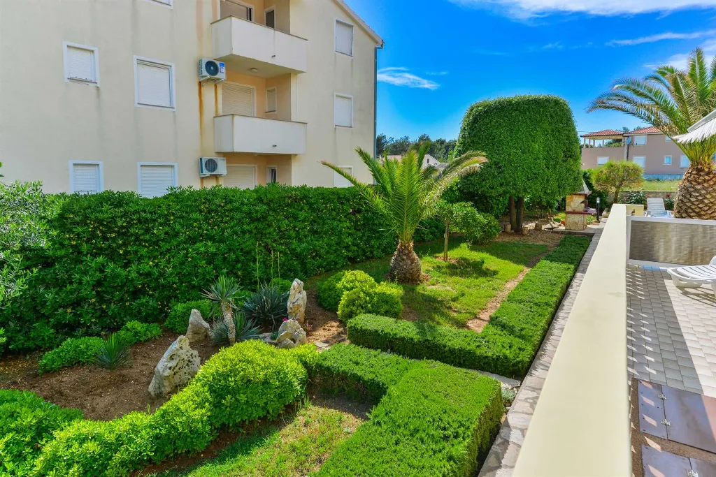 Beachfront Apartment with Sea-View Balcony in Vir