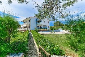 Beachfront Apartment with Sea-View Balcony in Vir