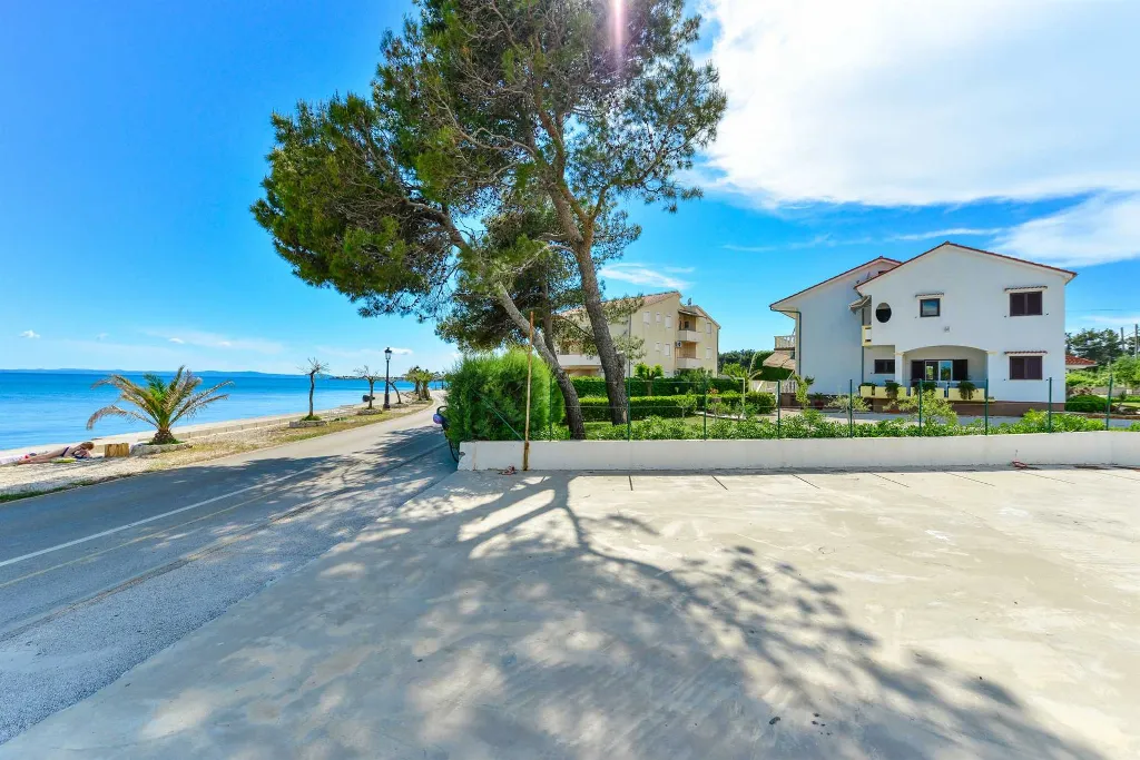 Beachfront Apartment with Sea-View Balcony in Vir