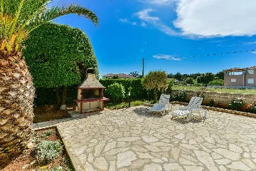 Beachfront Apartment with Sea-View Balcony in Vir