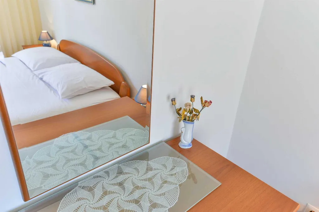Sea-View Apartment in Vir for 2-4 Guests