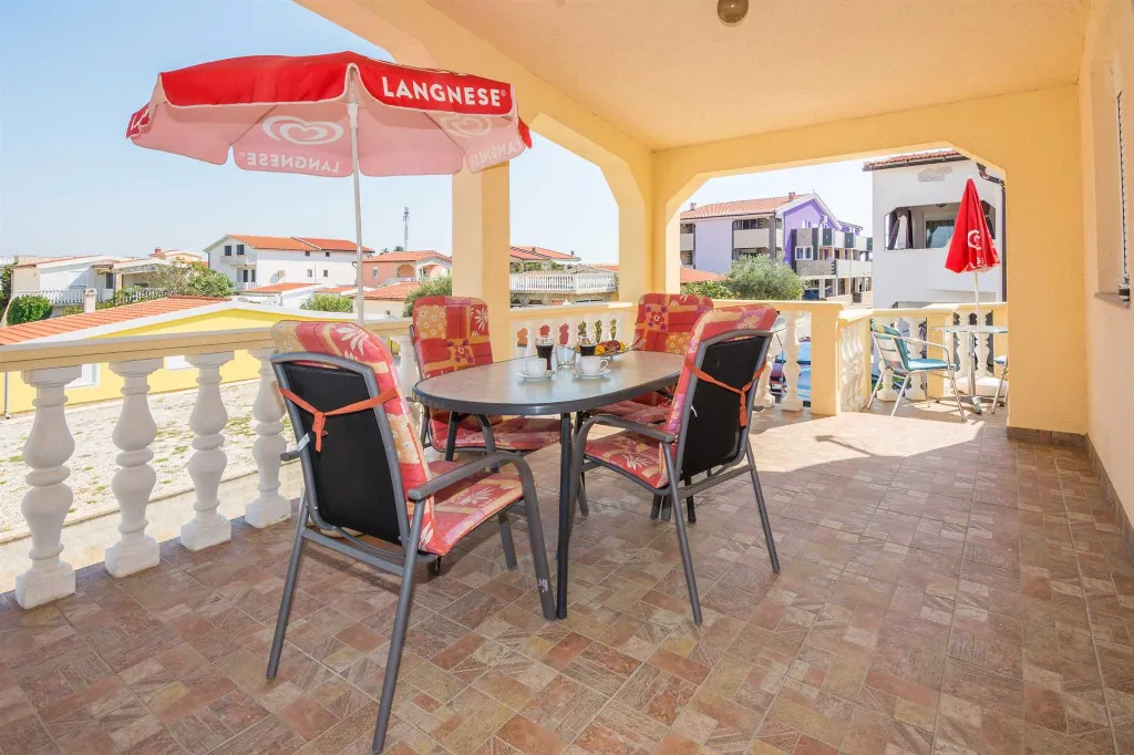 Sea-View Balcony Apartment in Vir for Up to 4 Guests