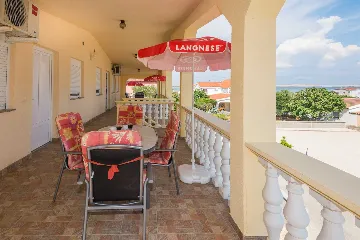 Sea-View Balcony Apartment in Vir for Up to 4 Guests