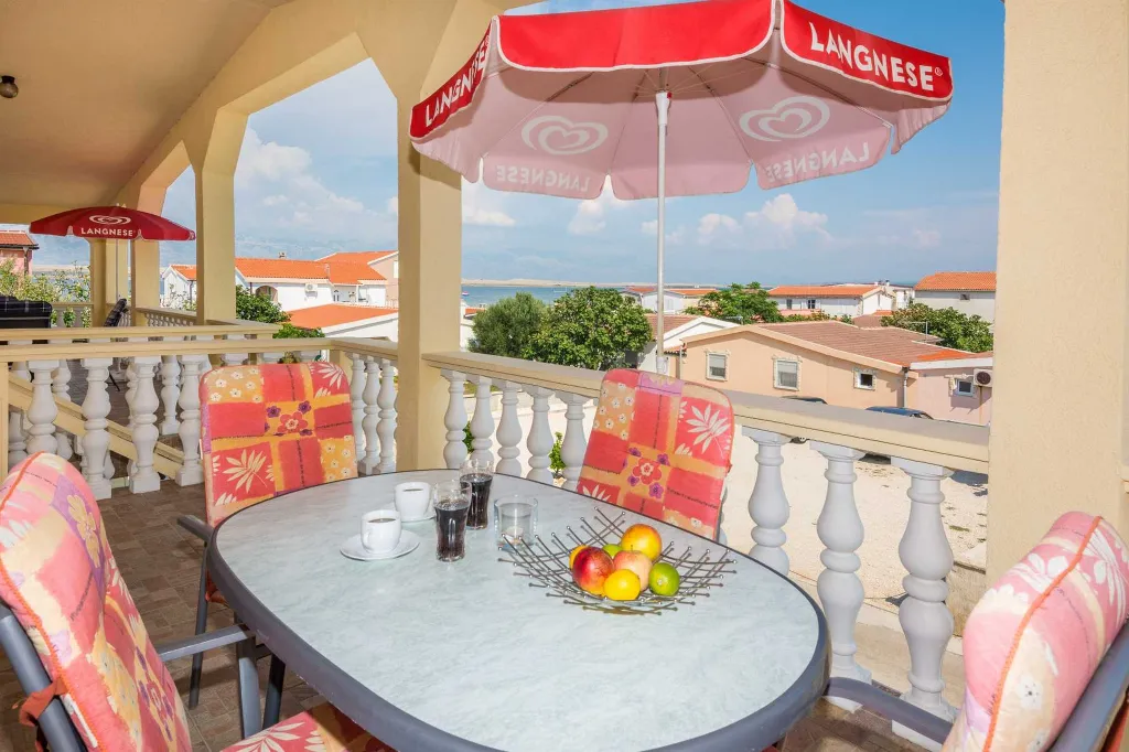 Sea-View Balcony Apartment in Vir for Up to 4 Guests