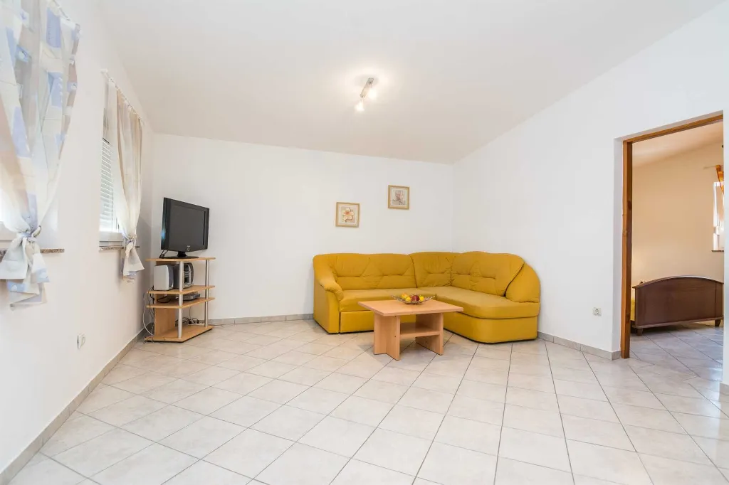 Sea-View Balcony Apartment in Vir for Up to 4 Guests