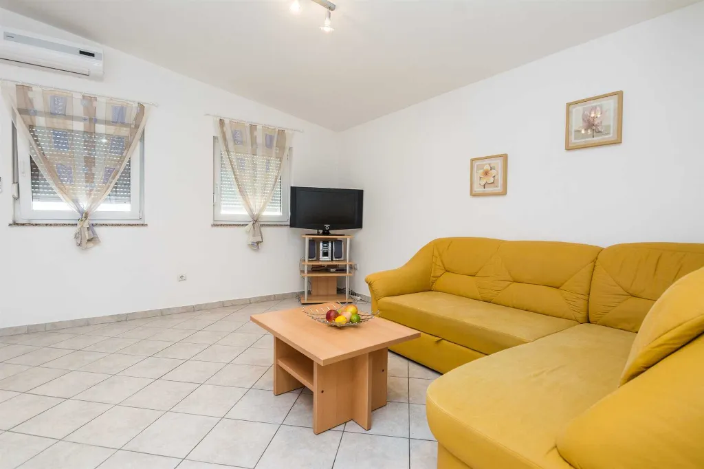 Sea-View Balcony Apartment in Vir for Up to 4 Guests