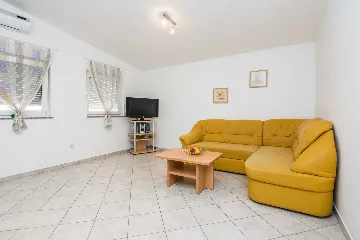 Sea-View Balcony Apartment in Vir for Up to 4 Guests