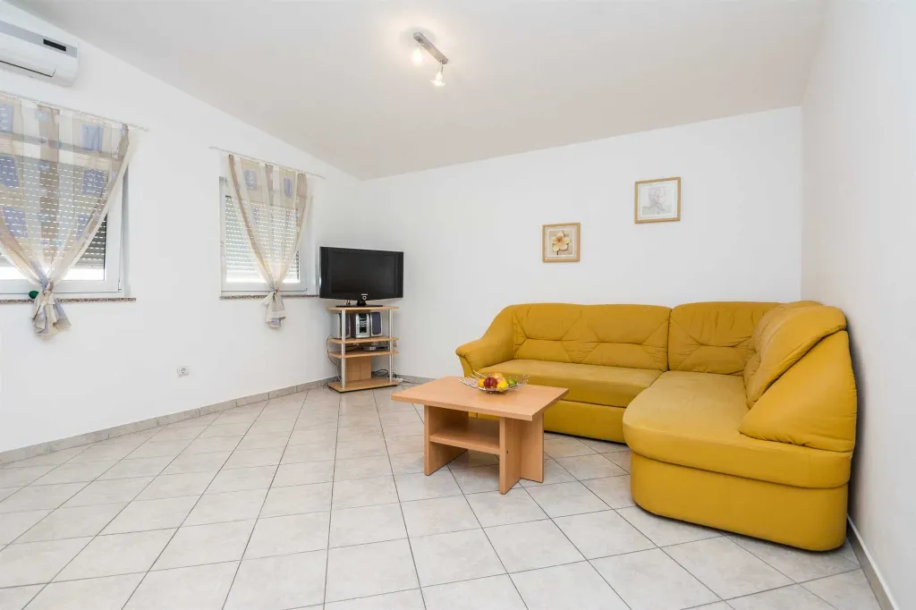 Sea-View Balcony Apartment in Vir for Up to 4 Guests