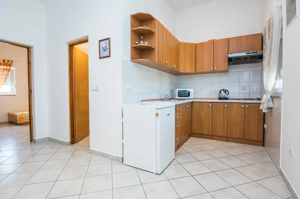Sea-View Balcony Apartment in Vir for Up to 4 Guests
