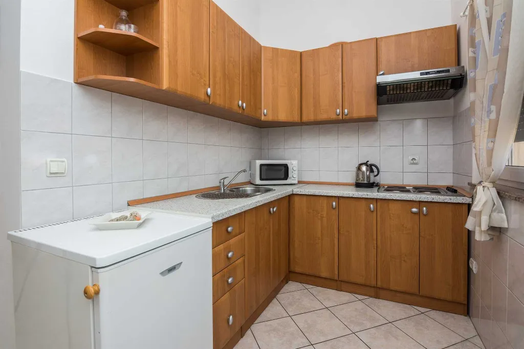 Sea-View Balcony Apartment in Vir for Up to 4 Guests