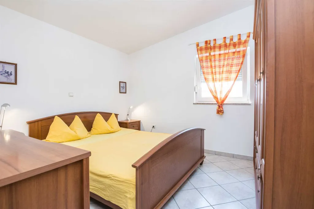Sea-View Balcony Apartment in Vir for Up to 4 Guests