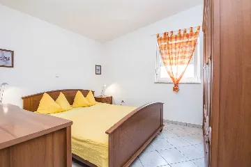 Sea-View Balcony Apartment in Vir for Up to 4 Guests