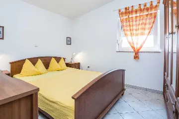 Sea-View Balcony Apartment in Vir for Up to 4 Guests