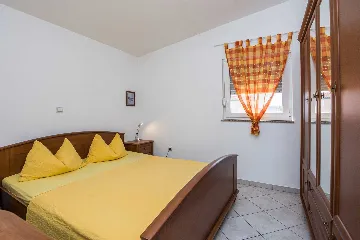 Sea-View Balcony Apartment in Vir for Up to 4 Guests