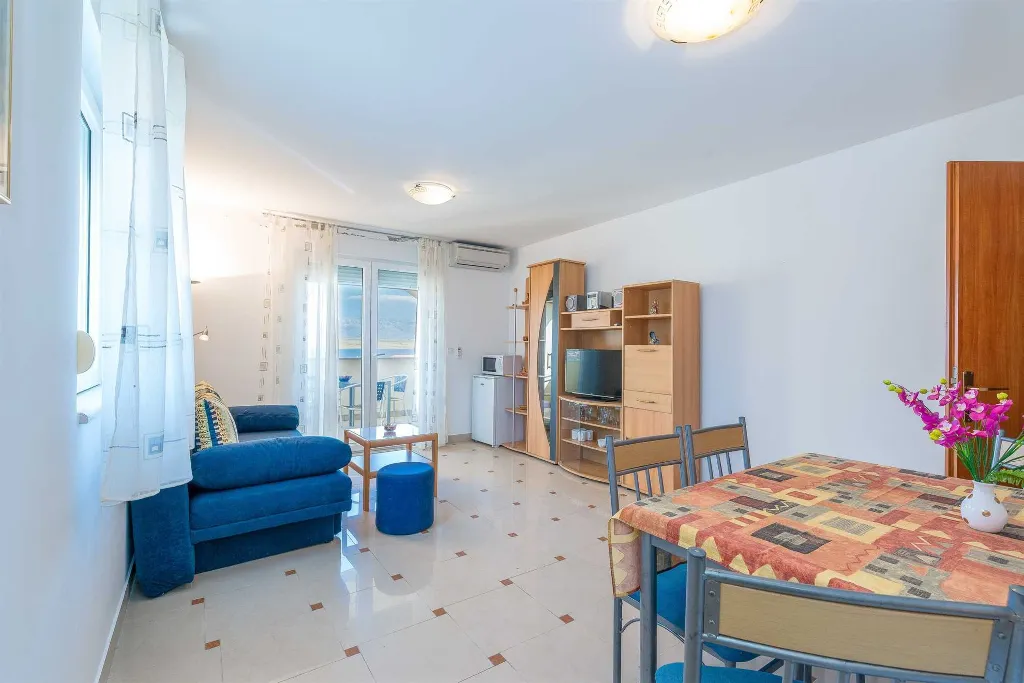 Apartment in Vir for 2–4 Guests with Sea View