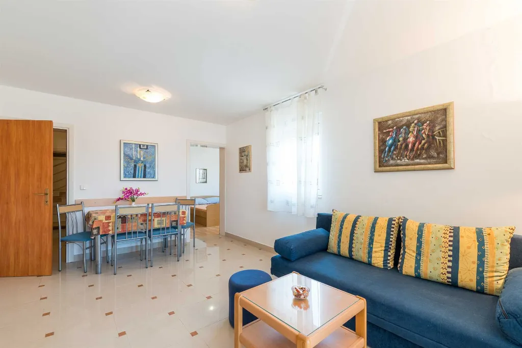 Apartment in Vir for 2–4 Guests with Sea View