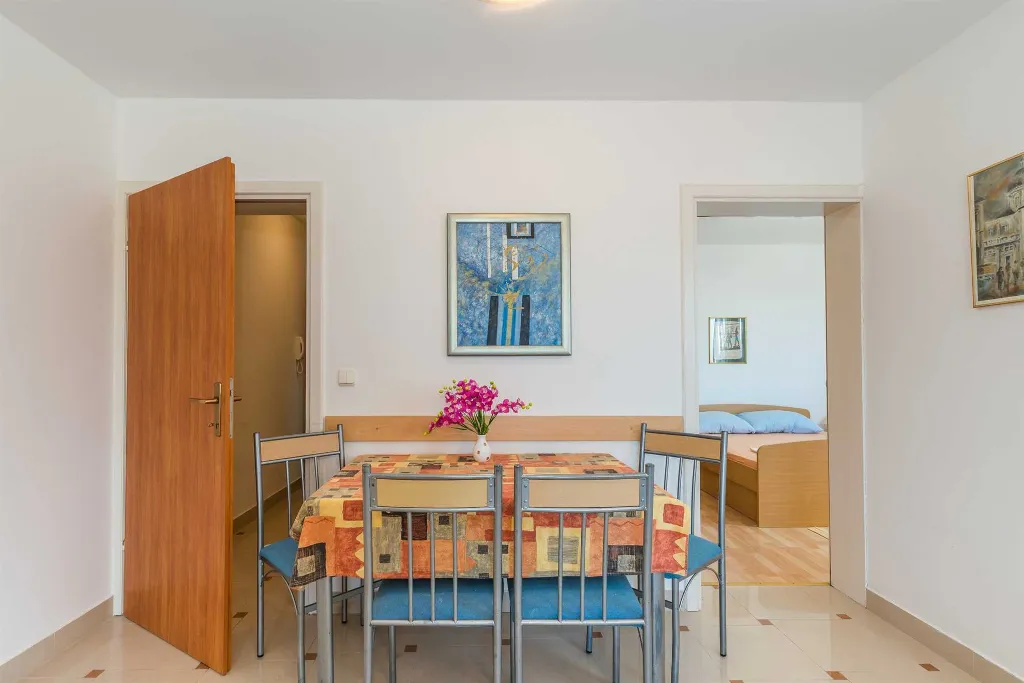 Apartment in Vir for 2–4 Guests with Sea View