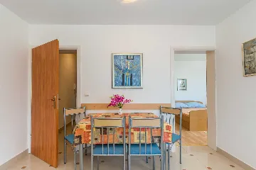 Apartment in Vir for 2–4 Guests with Sea View