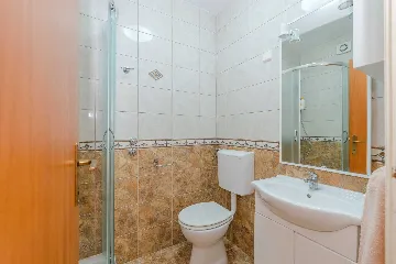 Apartment in Vir for 2–4 Guests with Sea View